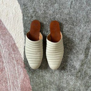 Beklina ribbed slides size 11.5 pale grey